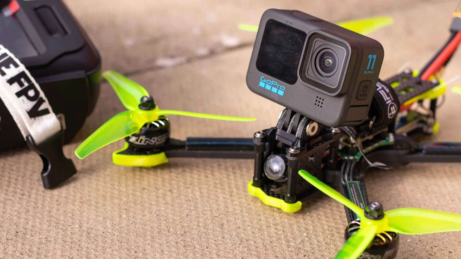 Спортивний FPV-квадрокоптер крупним планом